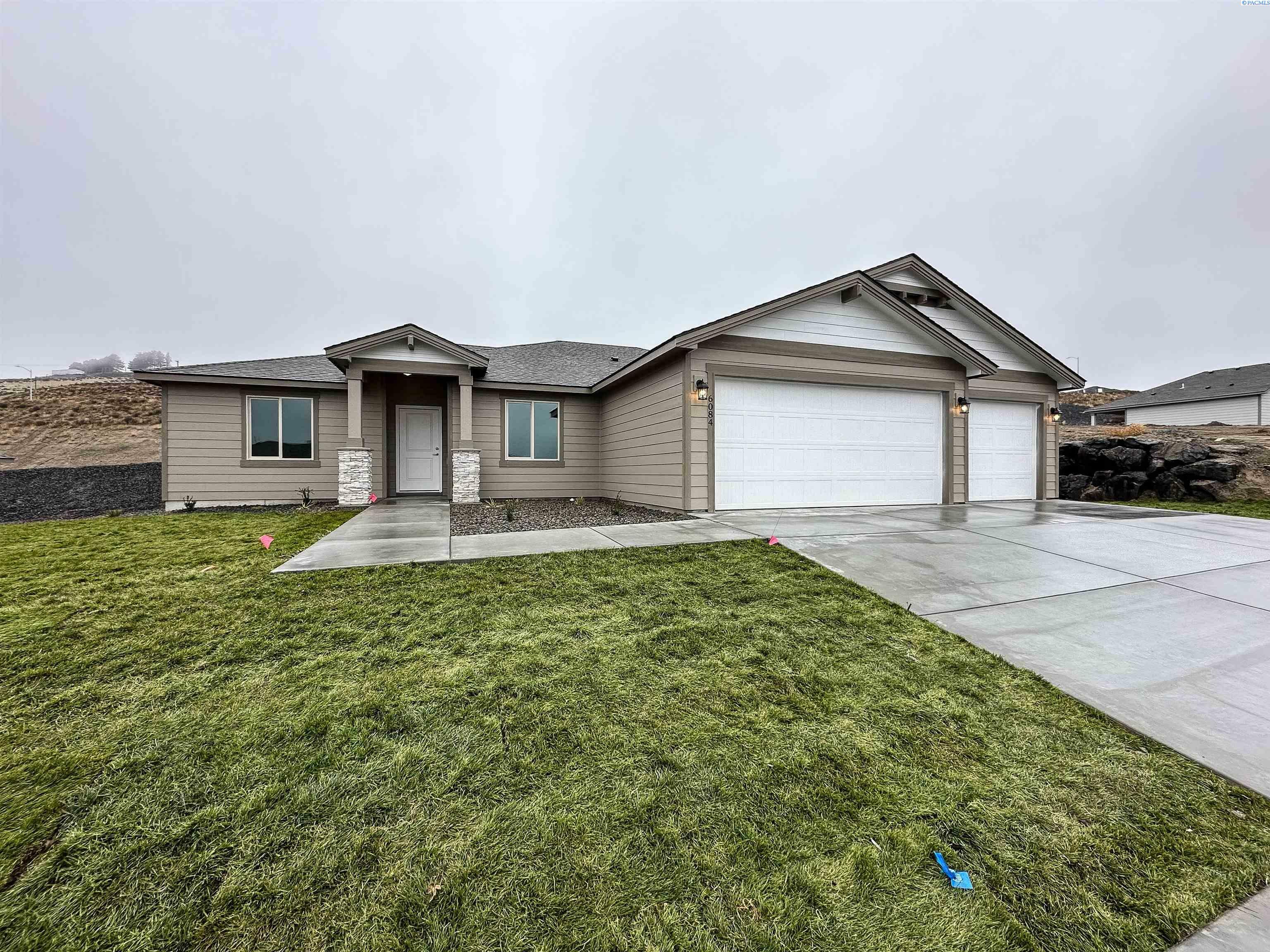 Property Photo:  6084 W 30th Pl  WA 99338 