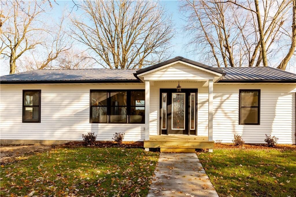 Property Photo:  204 Madison Street  IL 62534 