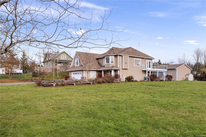 Property Photo: 475 8th St BC V9R 1B3