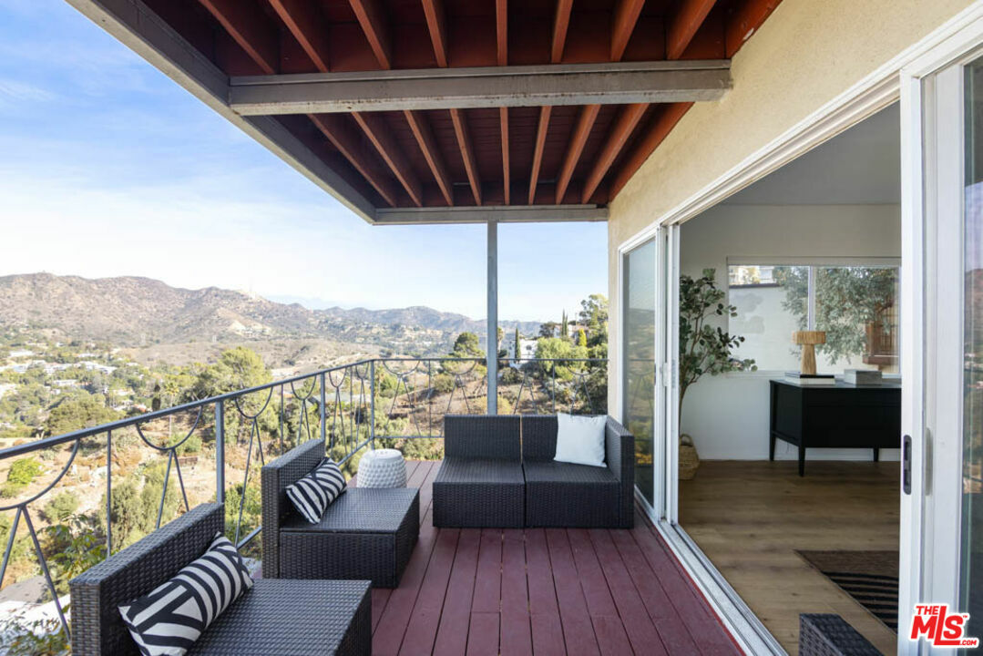 Property Photo: 7171 Pacific View Dr CA 90068