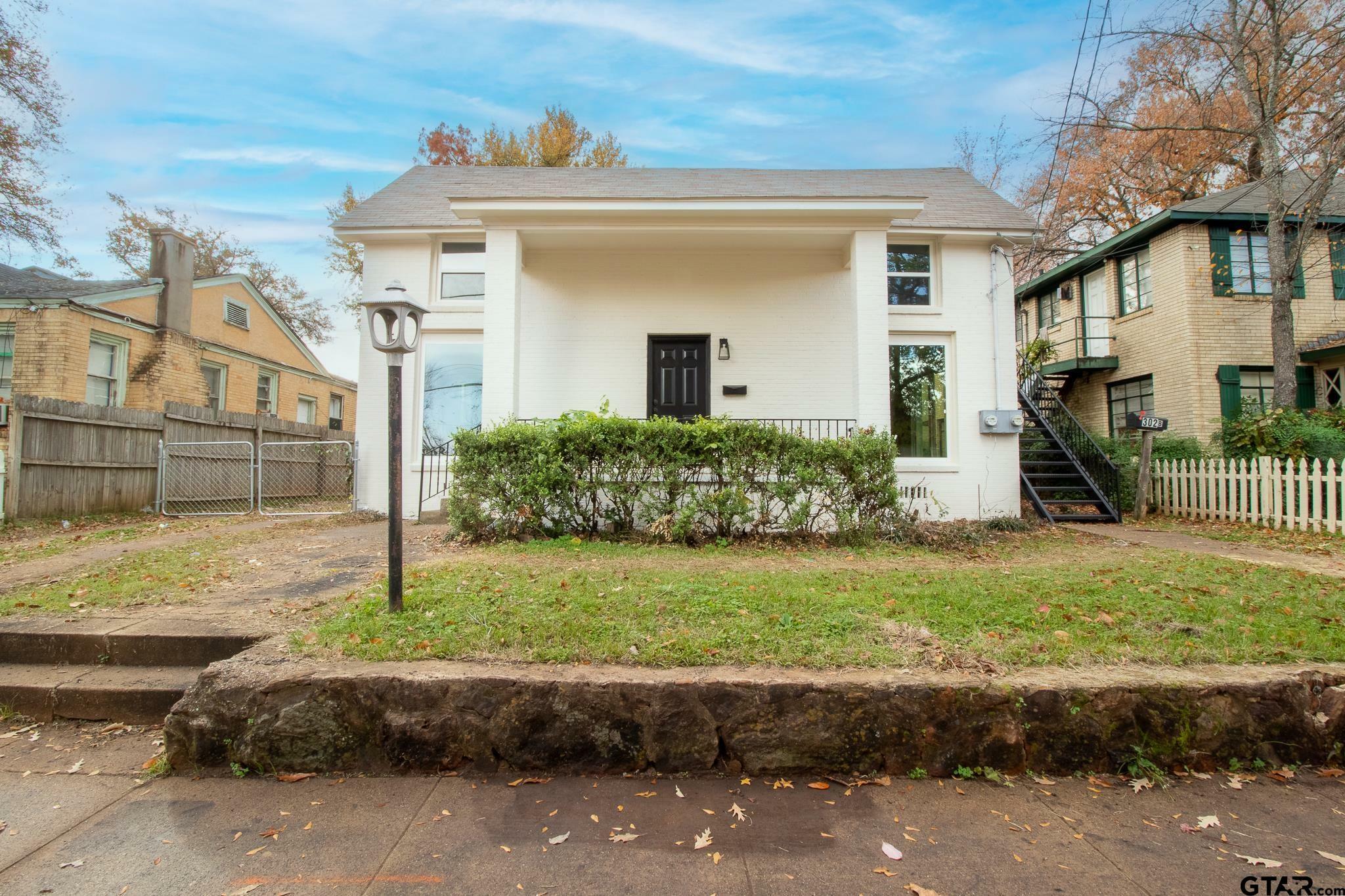 Property Photo:  302 W Houston St  TX 75702 