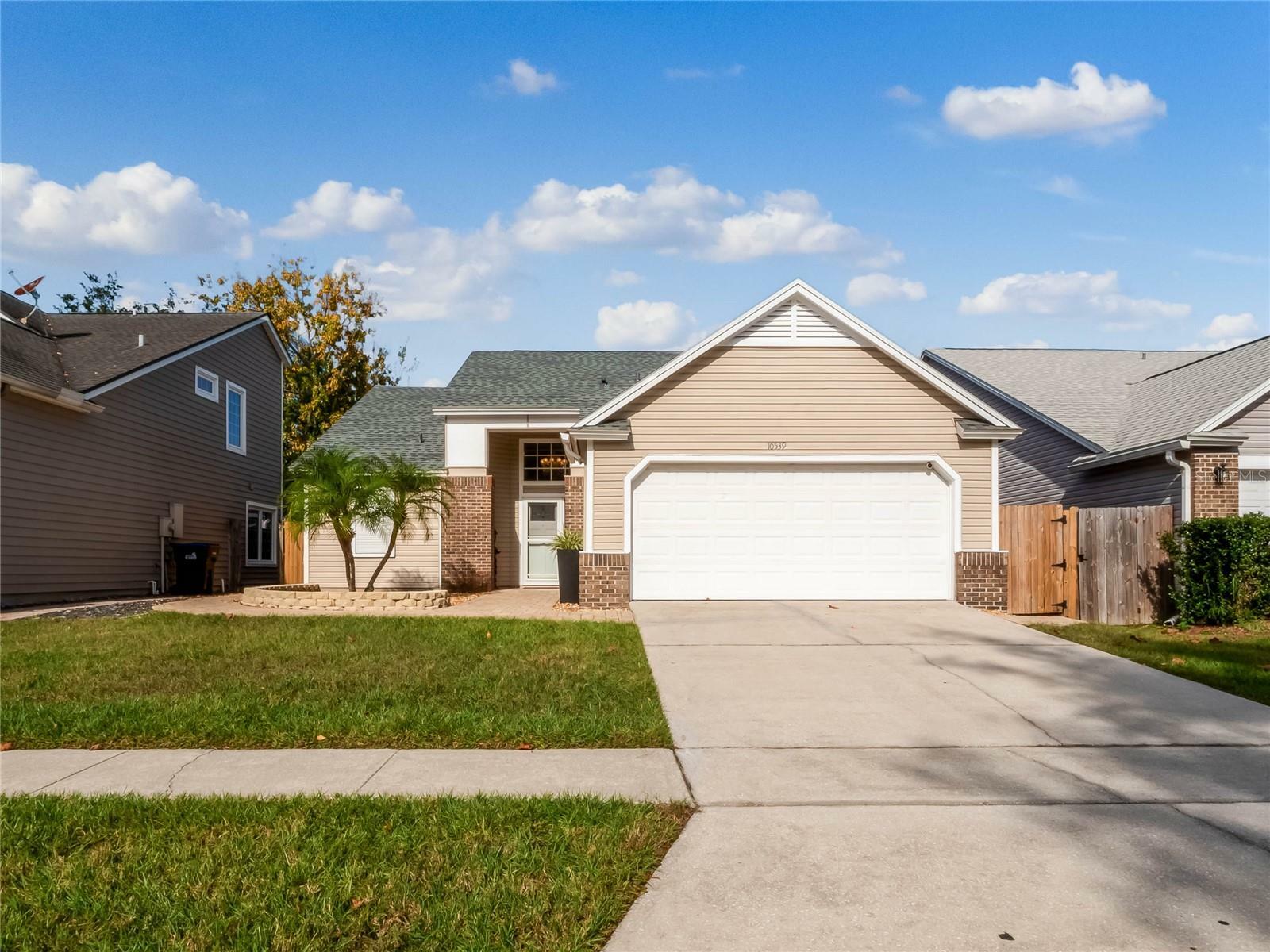 Property Photo: 10539 Glassborough Drive FL 32825