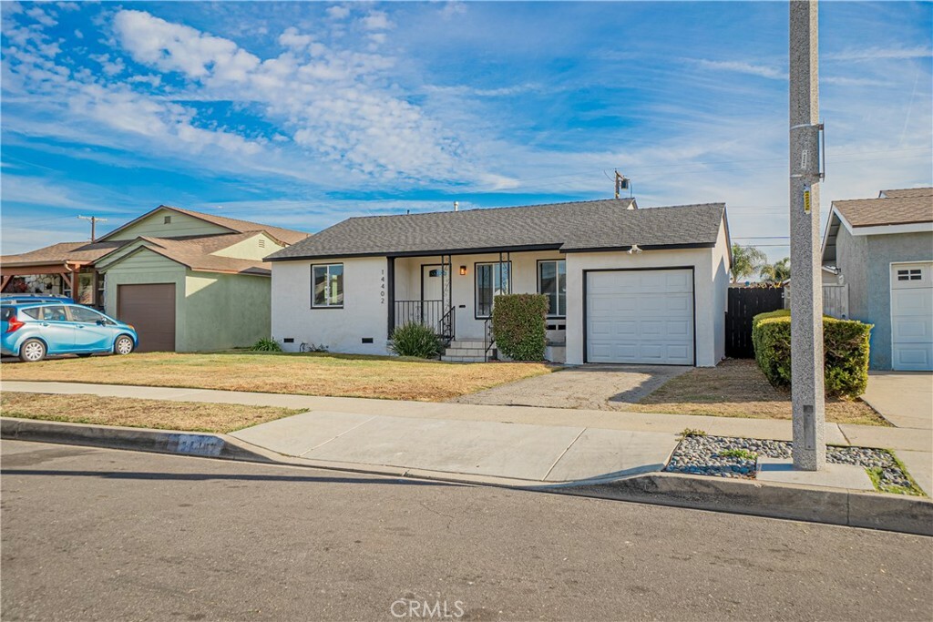 Property Photo:  14402 S Cairn Avenue  CA 90220 