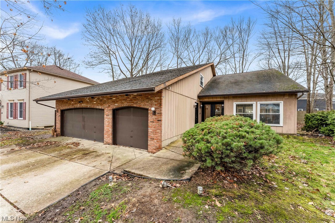 Property Photo: 16927 N Red Oak Drive OH 44136