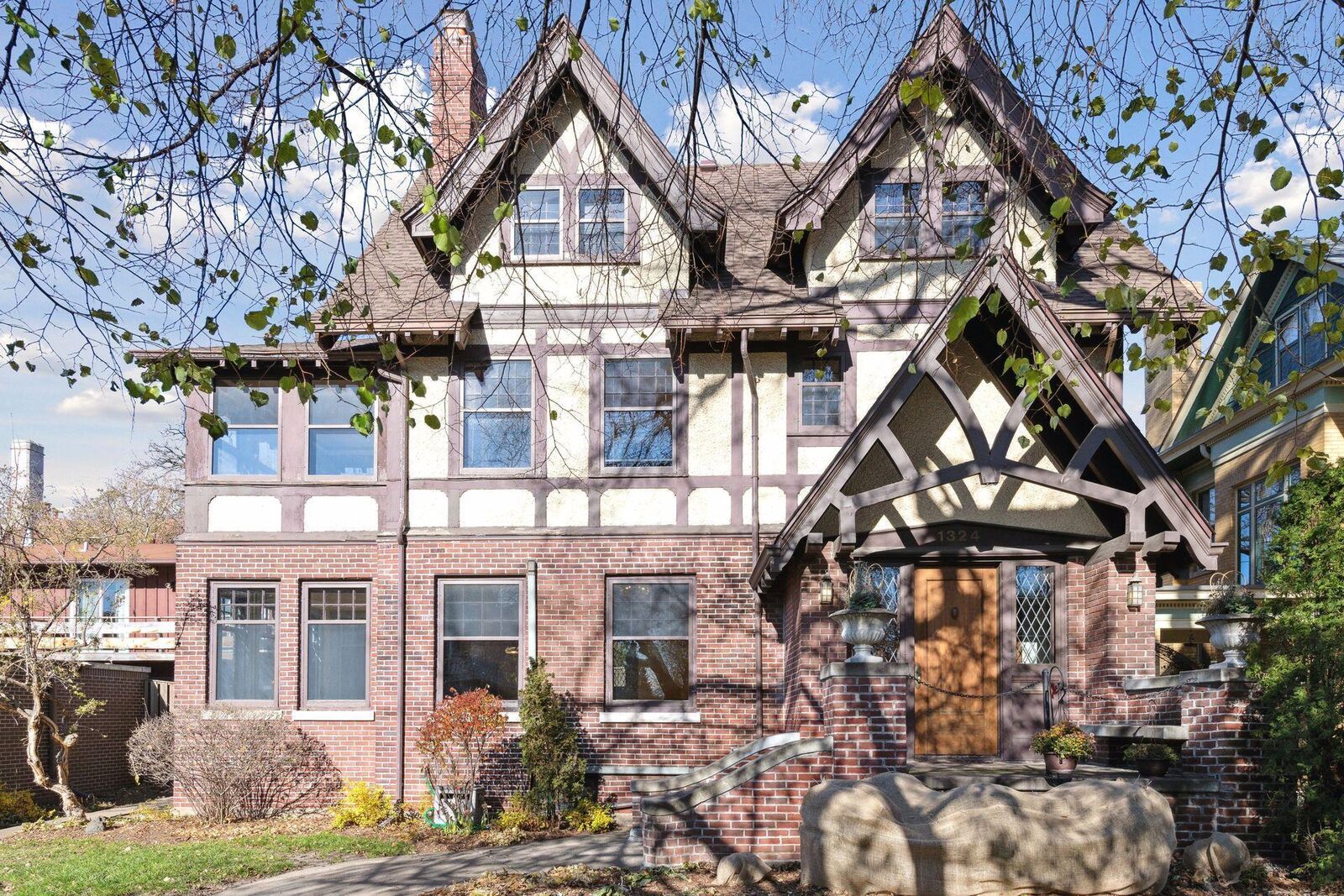 Property Photo:  1324 Douglas Avenue  MN 55403 