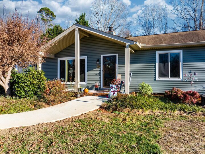 House for sale in Hickory 1040 Tangle Drive, Hickory, NC 28602