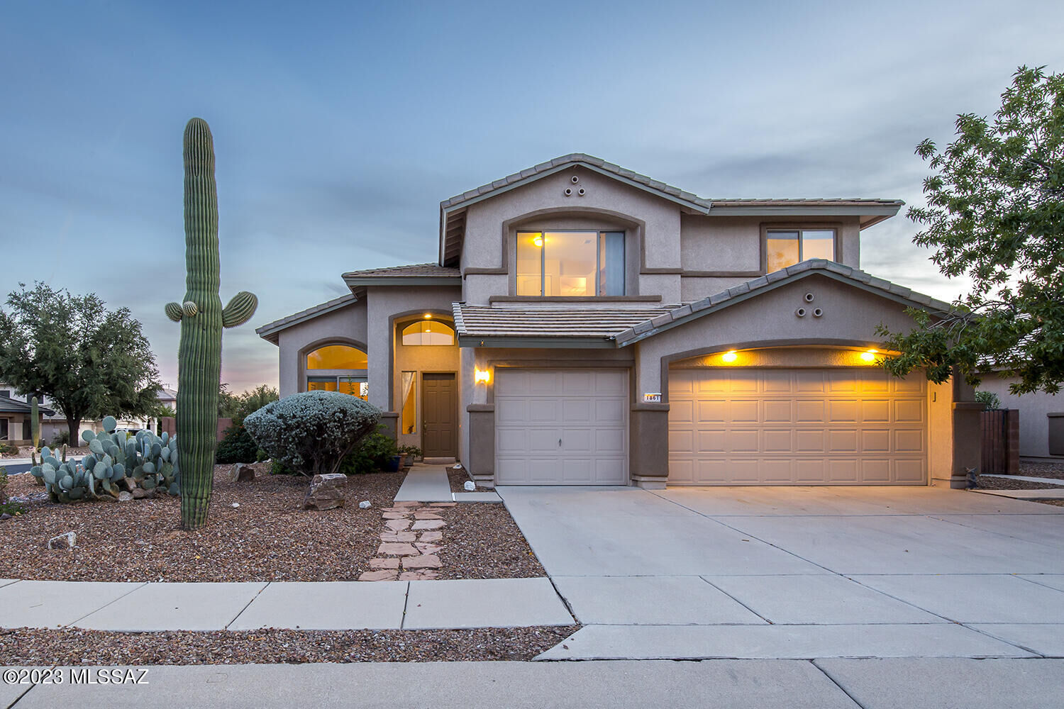Property Photo:  1861 W Moonshadow Street  AZ 85737 