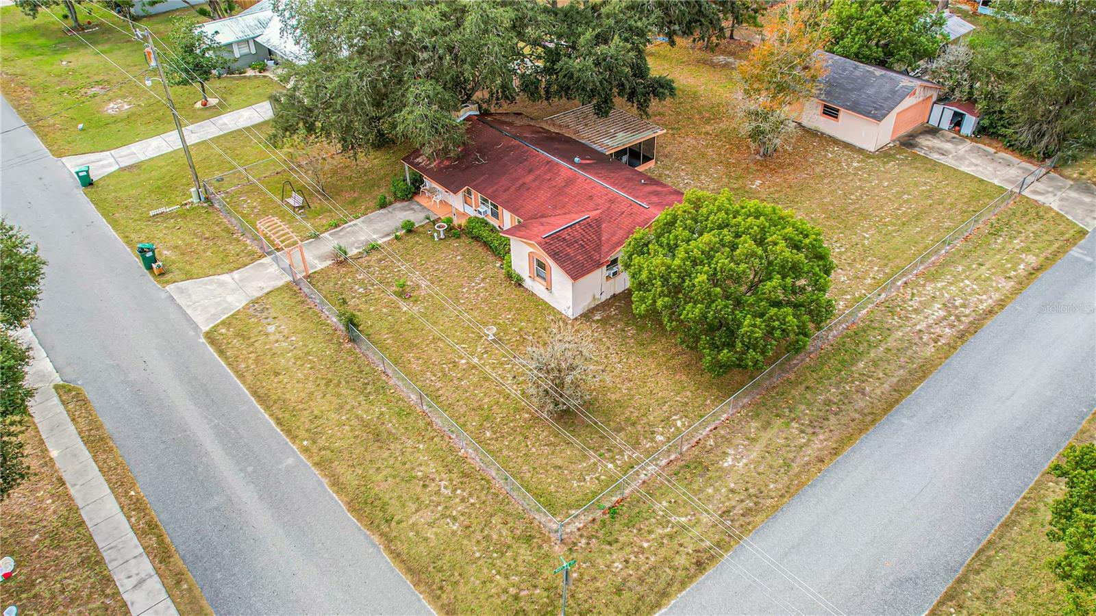 Property Photo:  706 Hickory Avenue  FL 34731 