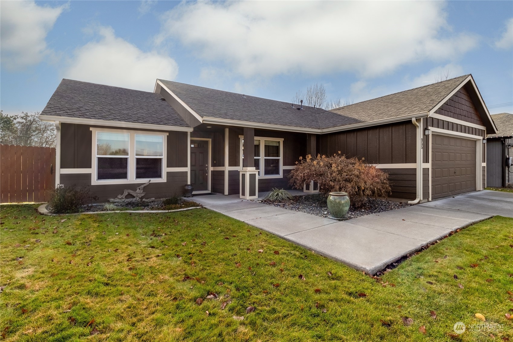 Property Photo:  955 Highland Road  WA 99362 