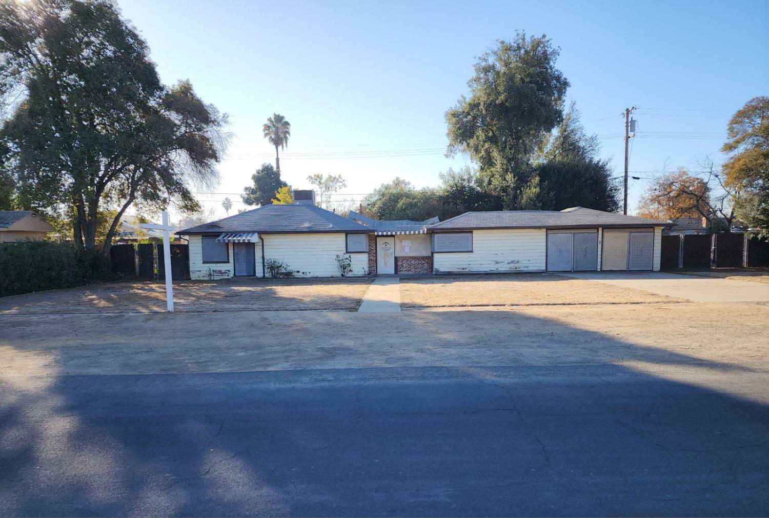 Property Photo:  4918 E Washington Avenue  CA 93727 