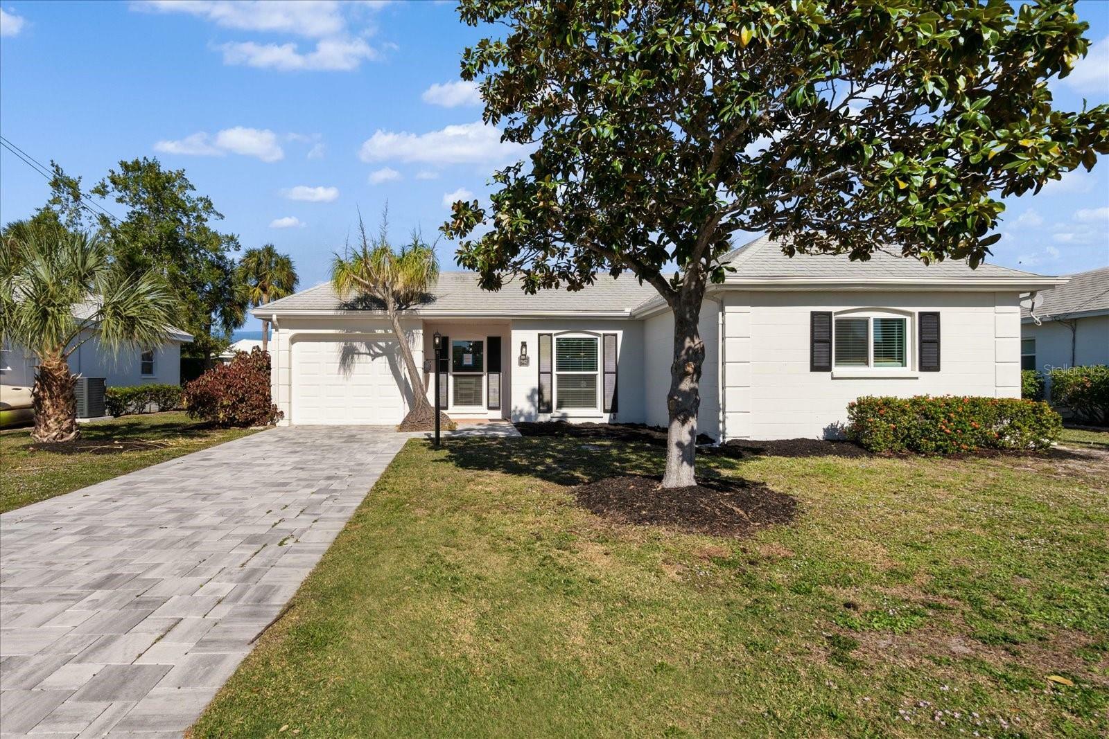 Property Photo:  942 Inlet Circle  FL 34285 