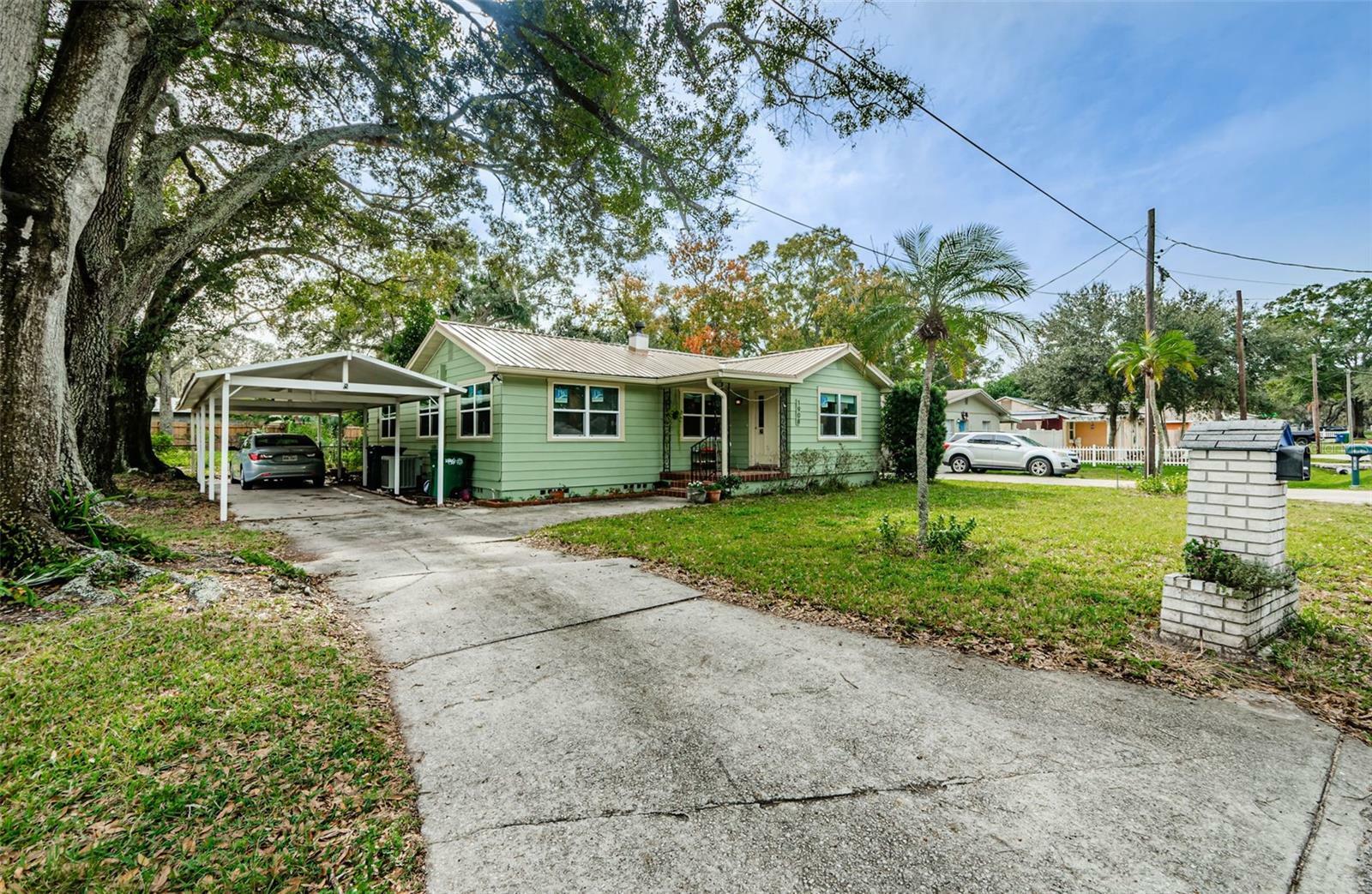 Property Photo:  1908 W Fern Street  FL 33604 
