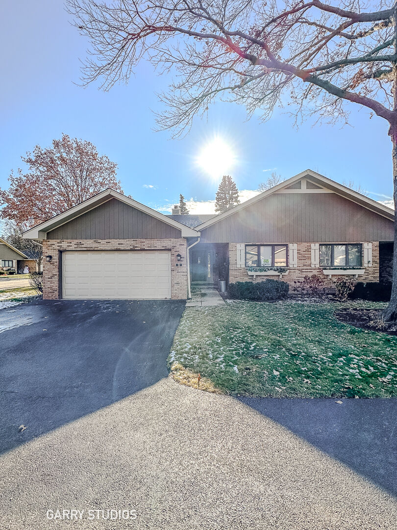 Property Photo: 72 Chelsea Street IL 60108