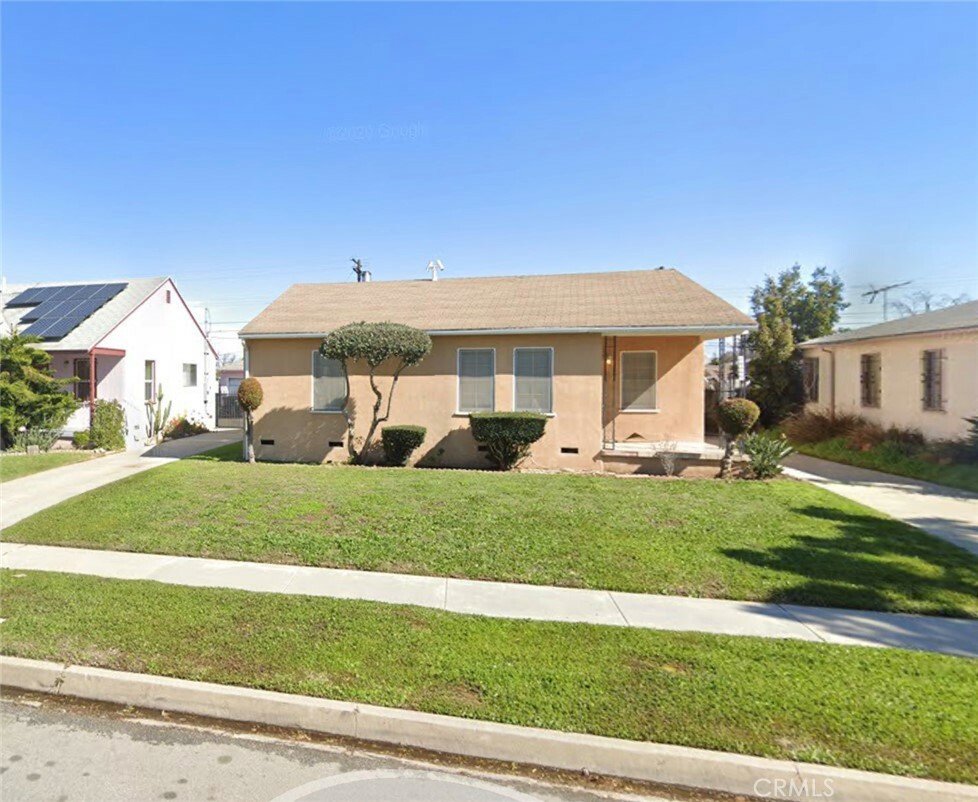 Property Photo:  13322 Towne Avenue  CA 90061 