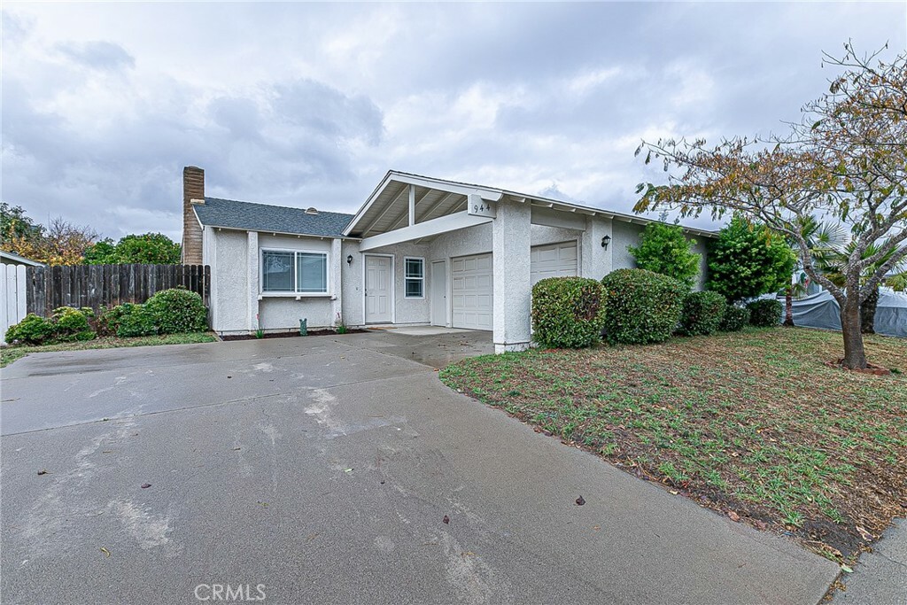 Property Photo:  944 Gunner Street  CA 93458 