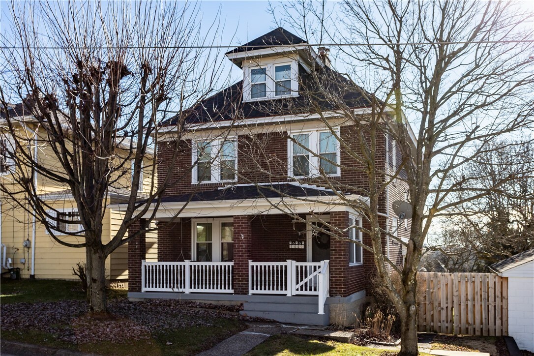 Property Photo:  1449 Leaside Dr  PA 15207 