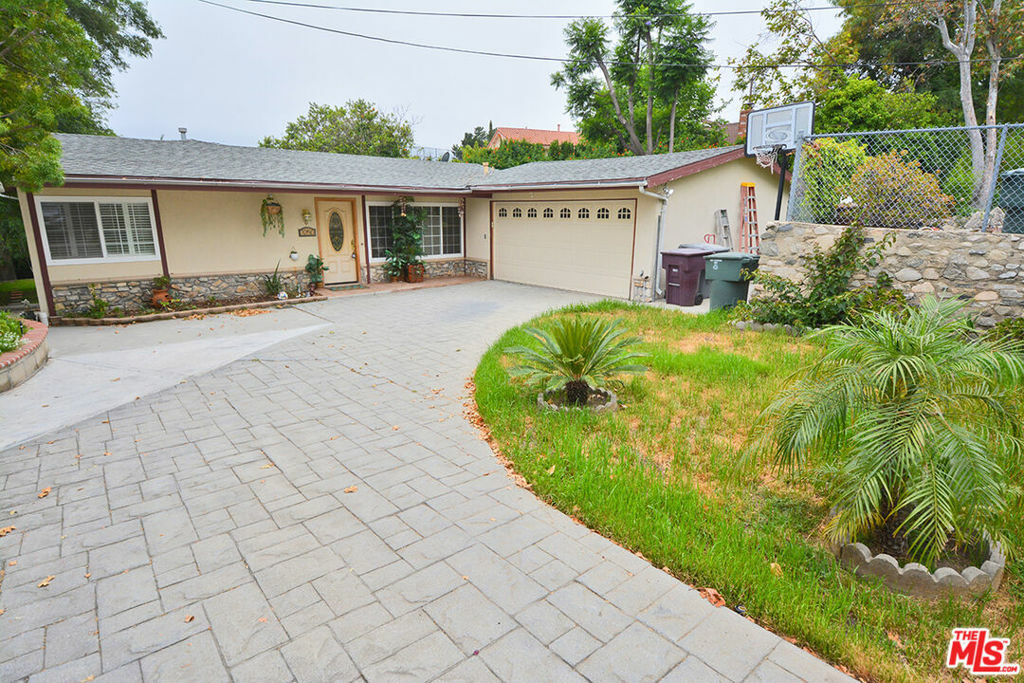 Property Photo:  3250 Los Olivos Lane  CA 91214 