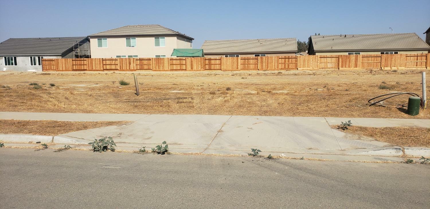 Property Photo:  3889 3911 W Bradley Street  CA 93656 