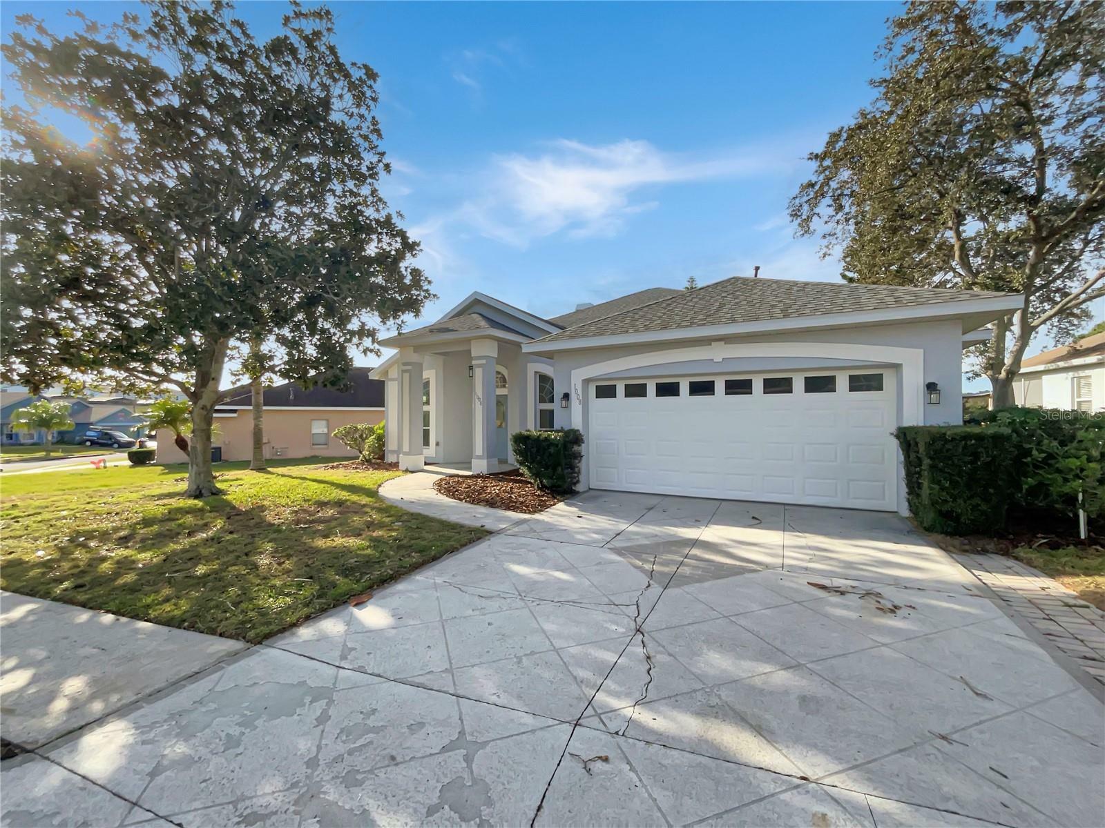 Property Photo:  1008 Berwick Drive  FL 33897 