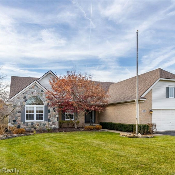 Property Photo:  10760 Grassy Knoll Court  MI 48114 