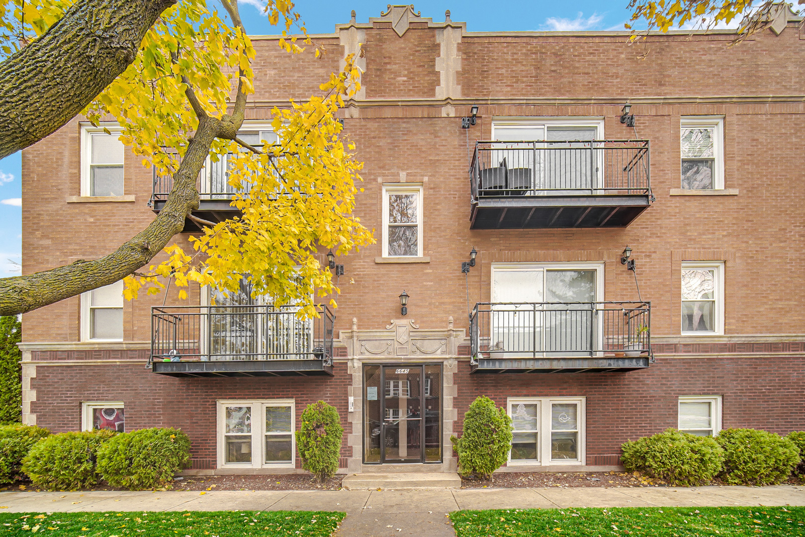 Property Photo: 6645 W 19th Street 2W IL 60402