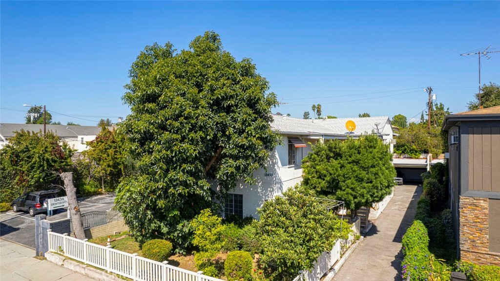 Property Photo:  12433 Riverside Drive  CA 91607 