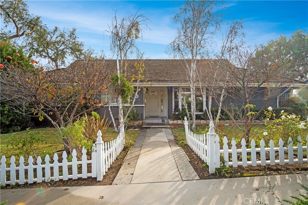 Property Photo:  1618 Alto Lane  CA 92831 