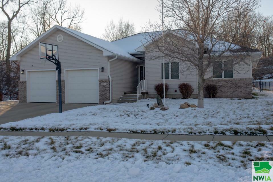 Property Photo:  401 Forest View Ave.  IA 51103 