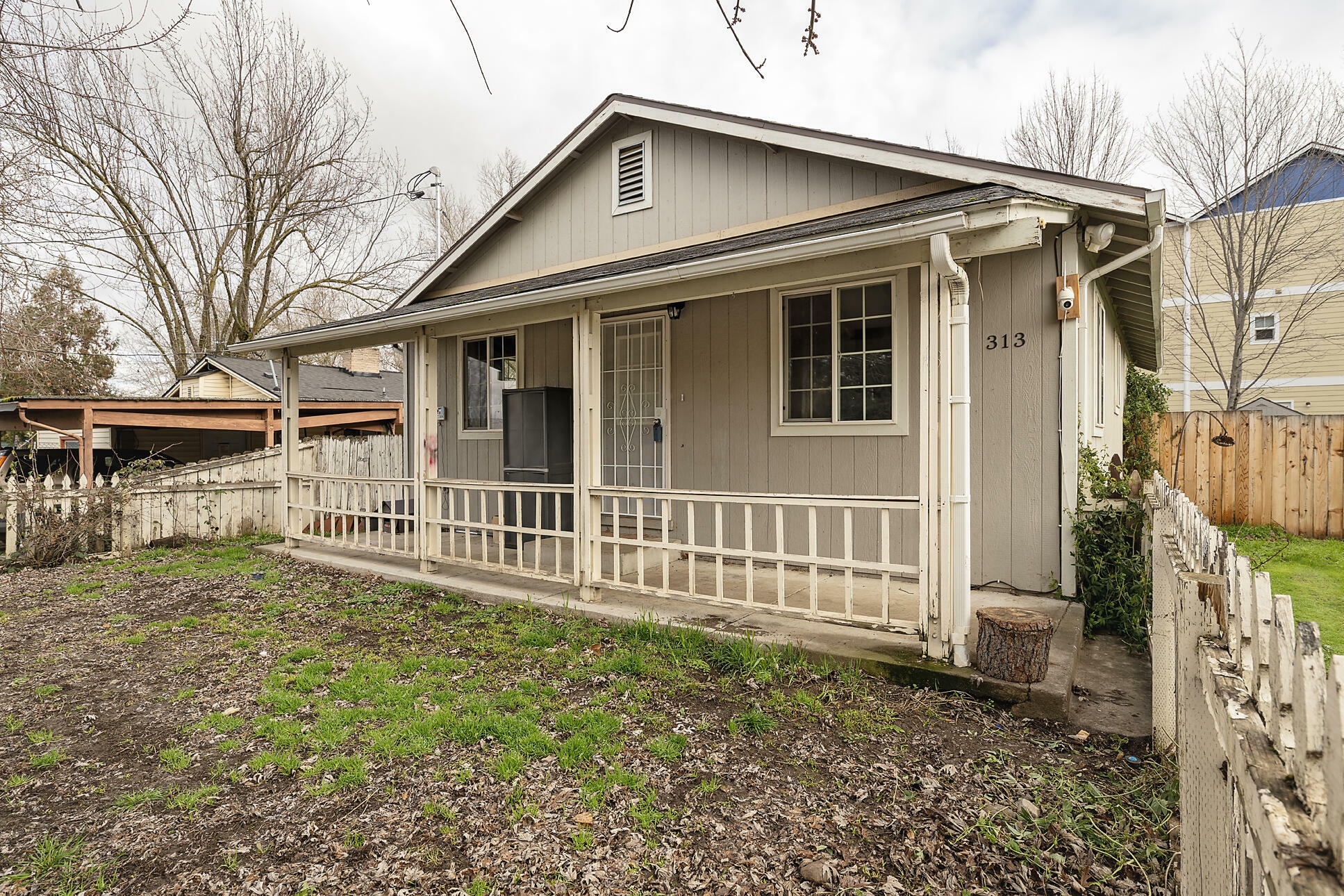 Property Photo:  313 Berrydale Avenue  OR 97501 