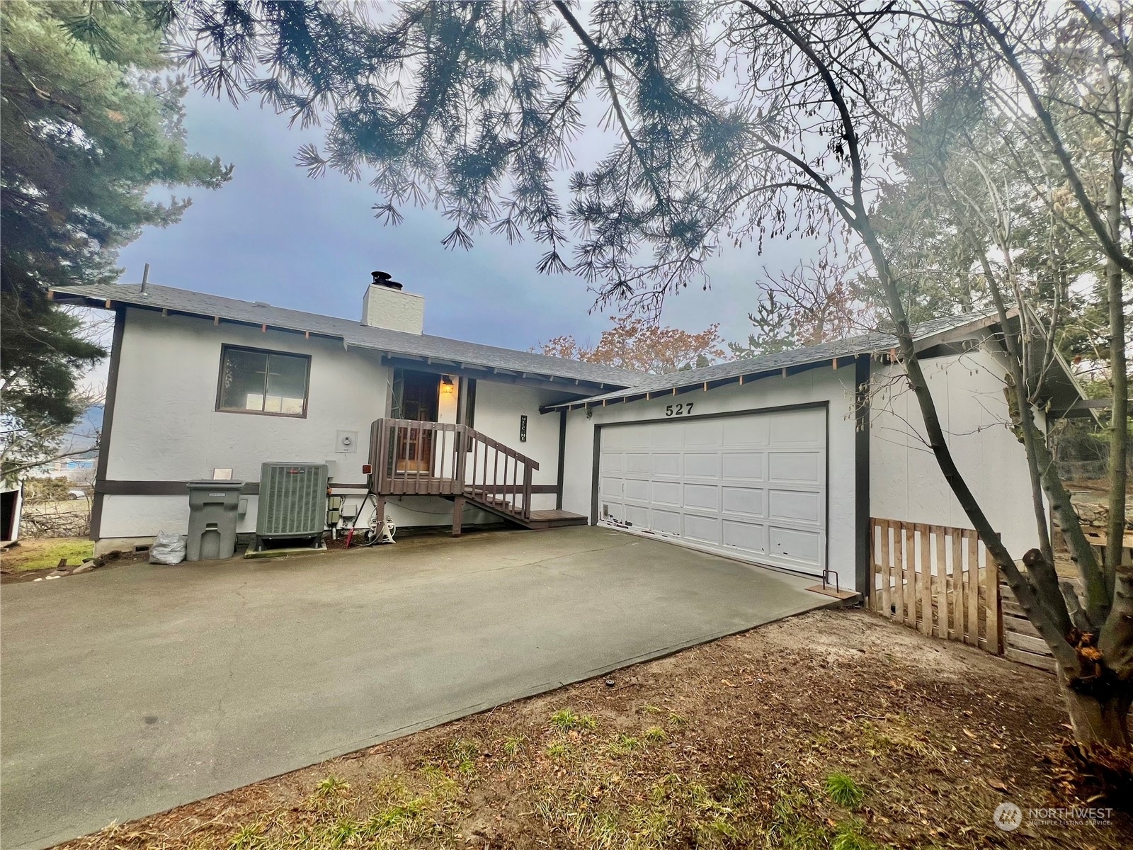 Property Photo:  527 N Ash  WA 98841 