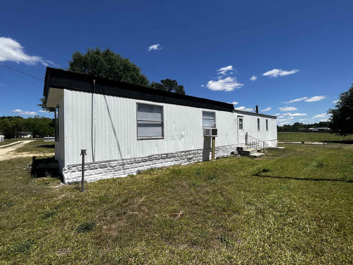 Property Photo:  207 Heath Road  NC 27524 