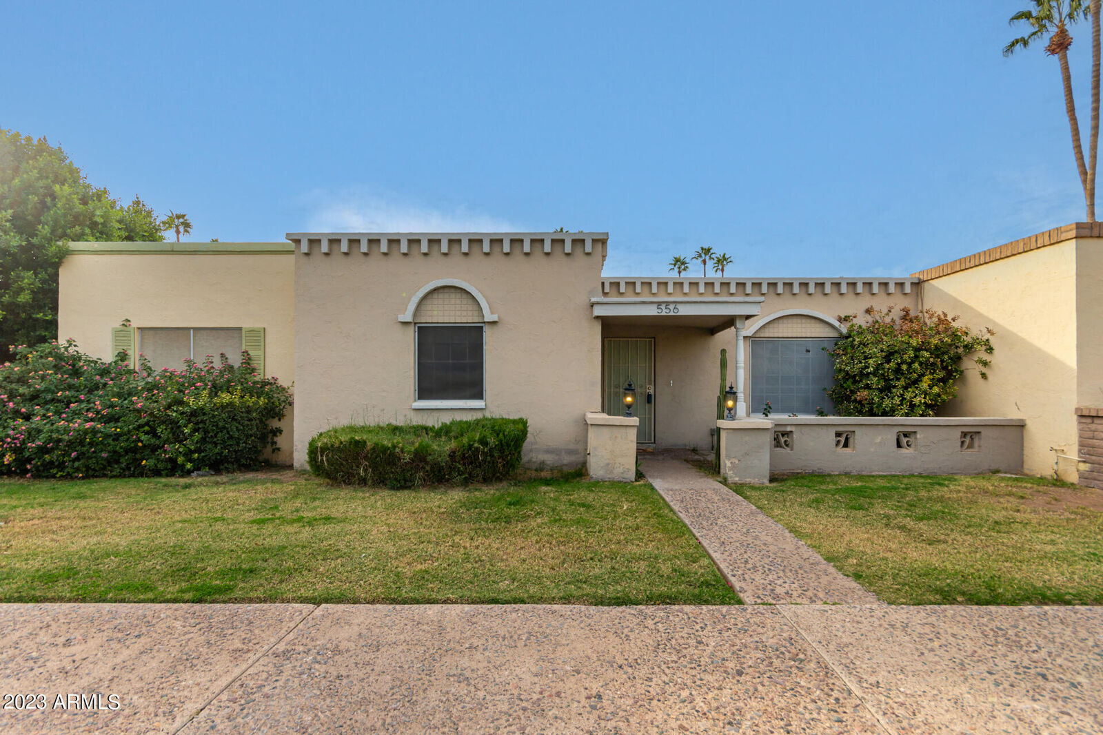Property Photo: 556 N Hobson Plaza AZ 85203
