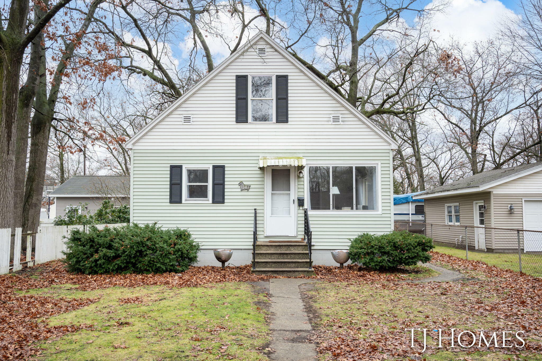 Property Photo:  1381 Howard Avenue  MI 49442 