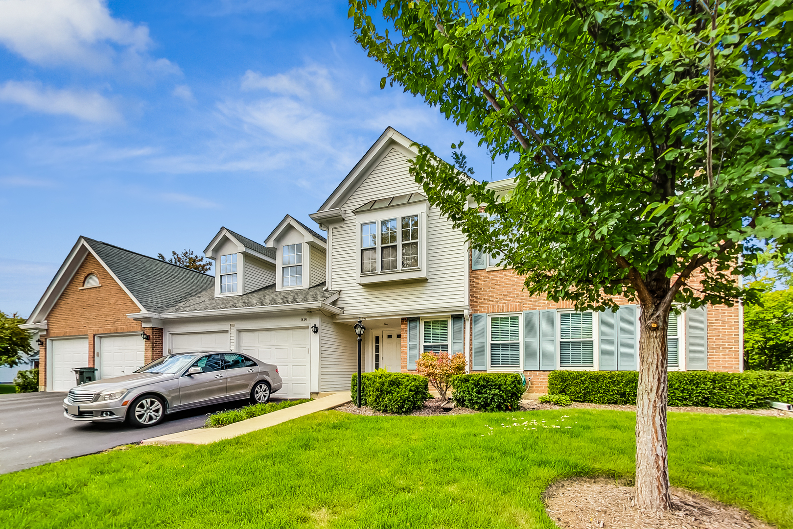 Property Photo: 816 Butternut Lane C IL 60056