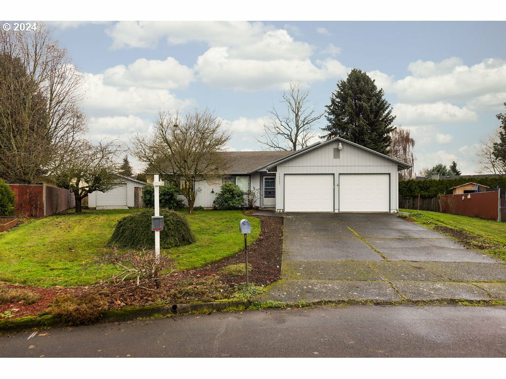 Property Photo: 10009 NW 17th Ave WA 98660