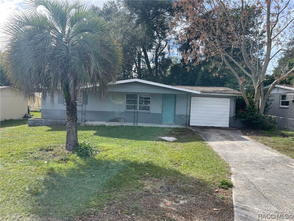 Property Photo:  8 W Golden Street  FL 34465 