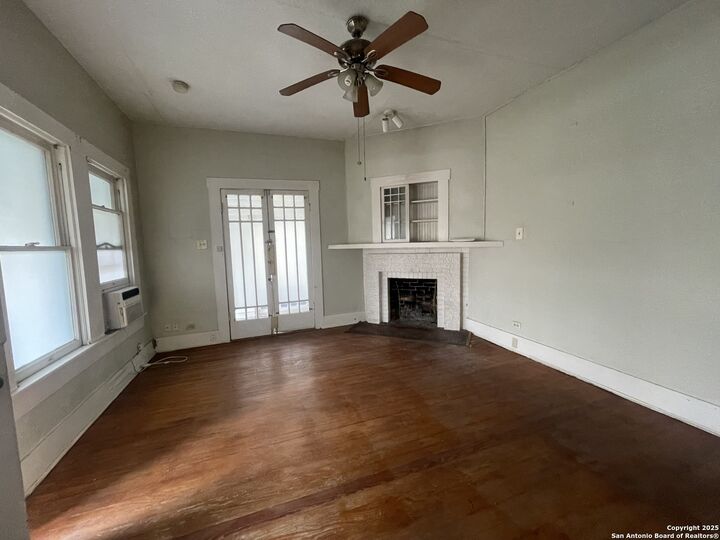 Property Photo:  210 Florida St  TX 78210 