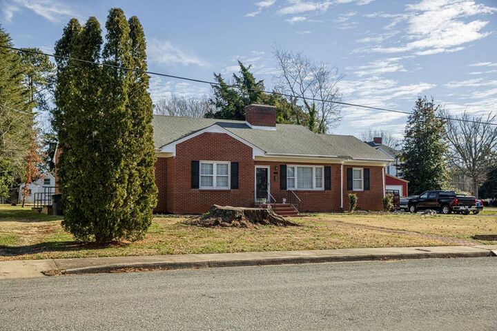 Property Photo:  1215 Peach Avenue  VA 24592 