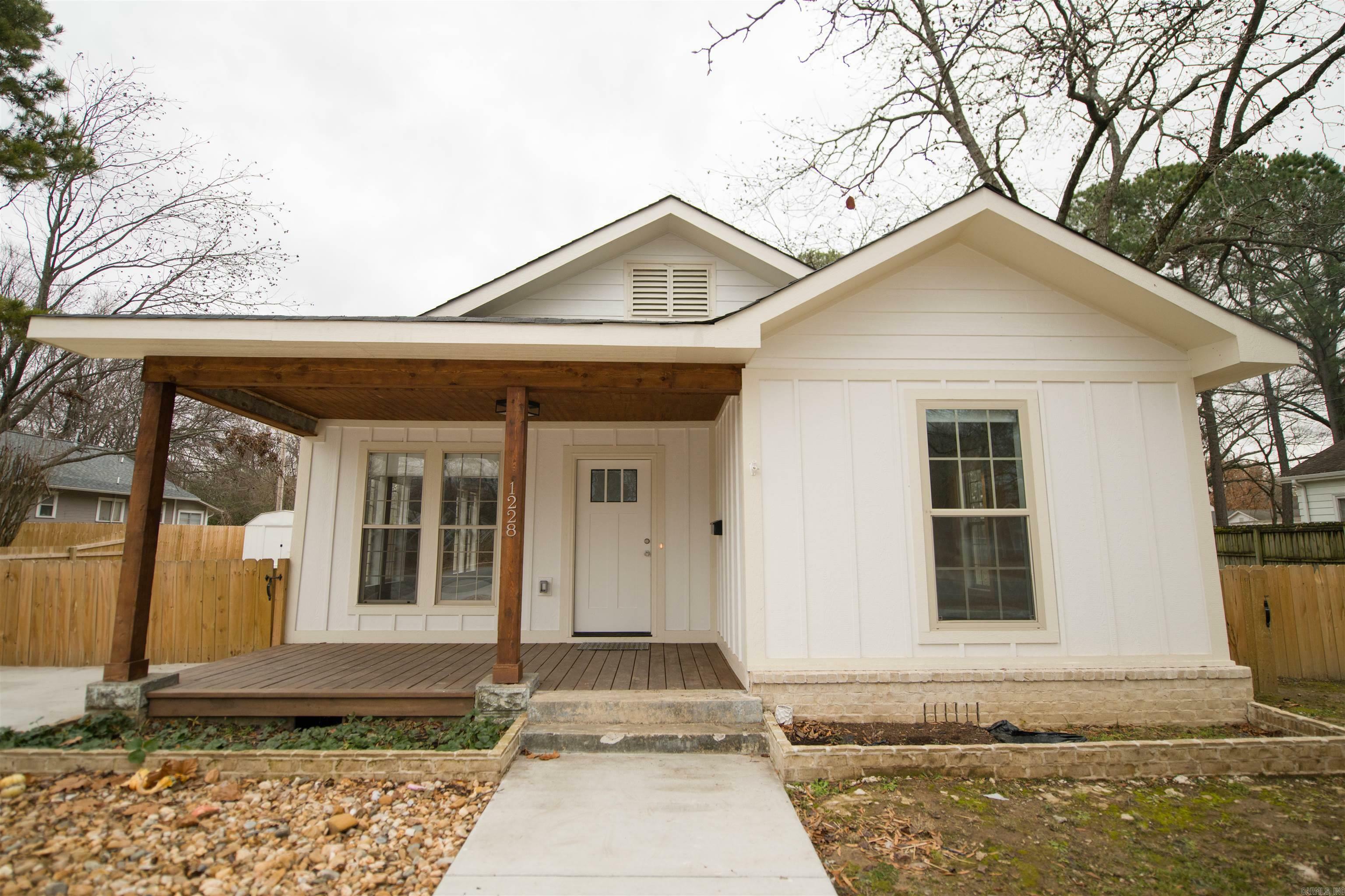 Property Photo:  1228 Davis  AR 72034 