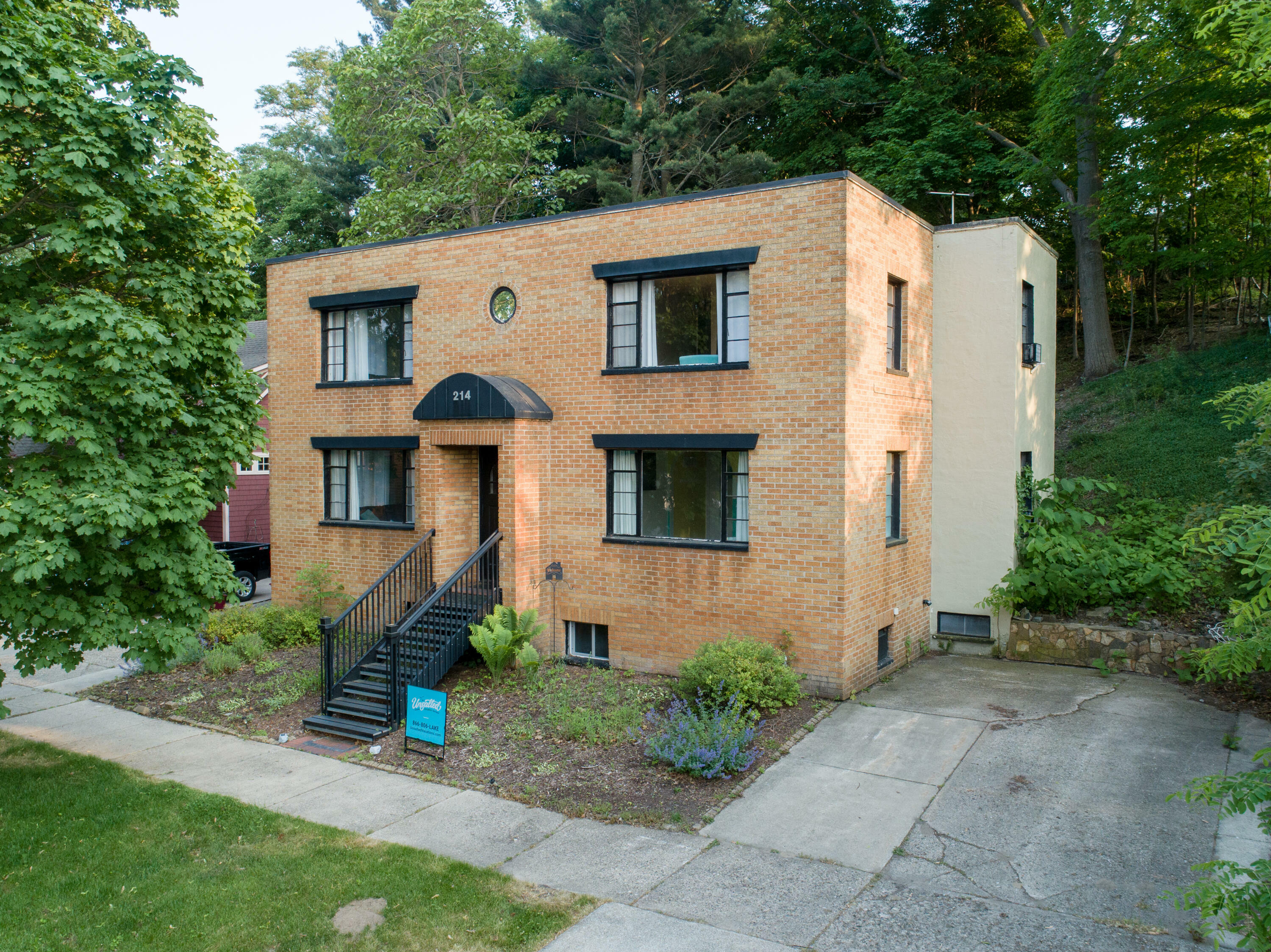 Property Photo:  214 Clinton Avenue  MI 49417 