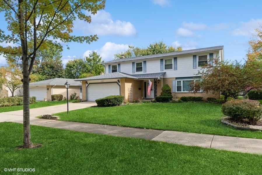 Property Photo:  1051 N King Charles Court  IL 60067 