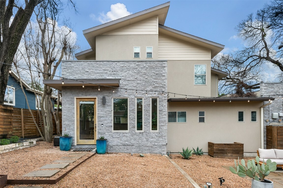 Property Photo:  2100 Glendale Place B  TX 78704 