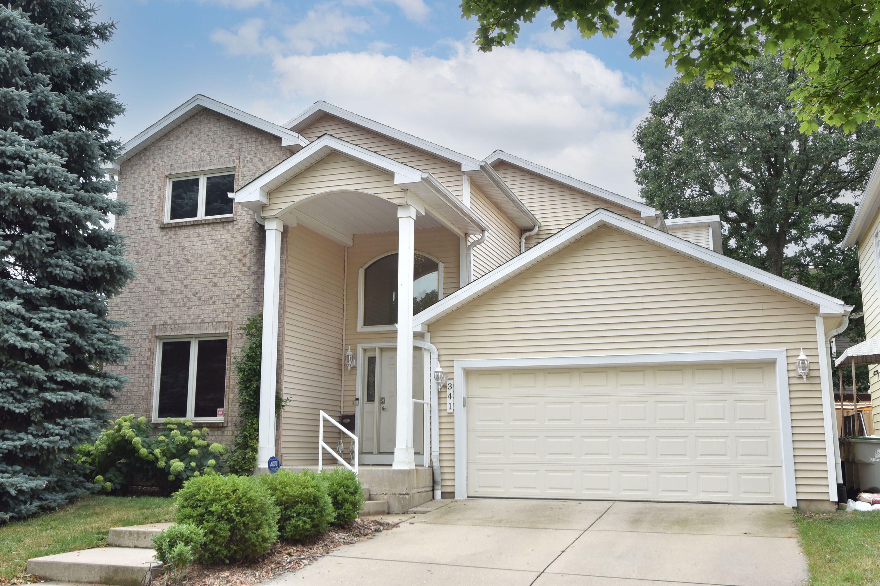Property Photo: 341 E Lloyd St WI 53212