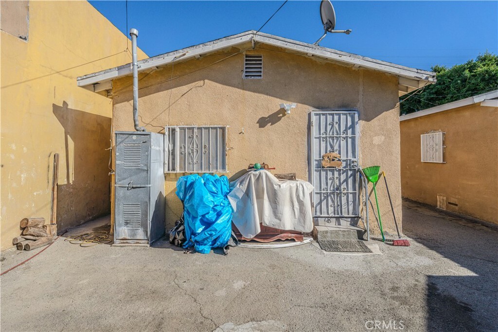 Property Photo:  5913 Compton Avenue  CA 90001 