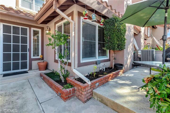 Property Photo:  20 Vista Sierra 24  CA 92688 