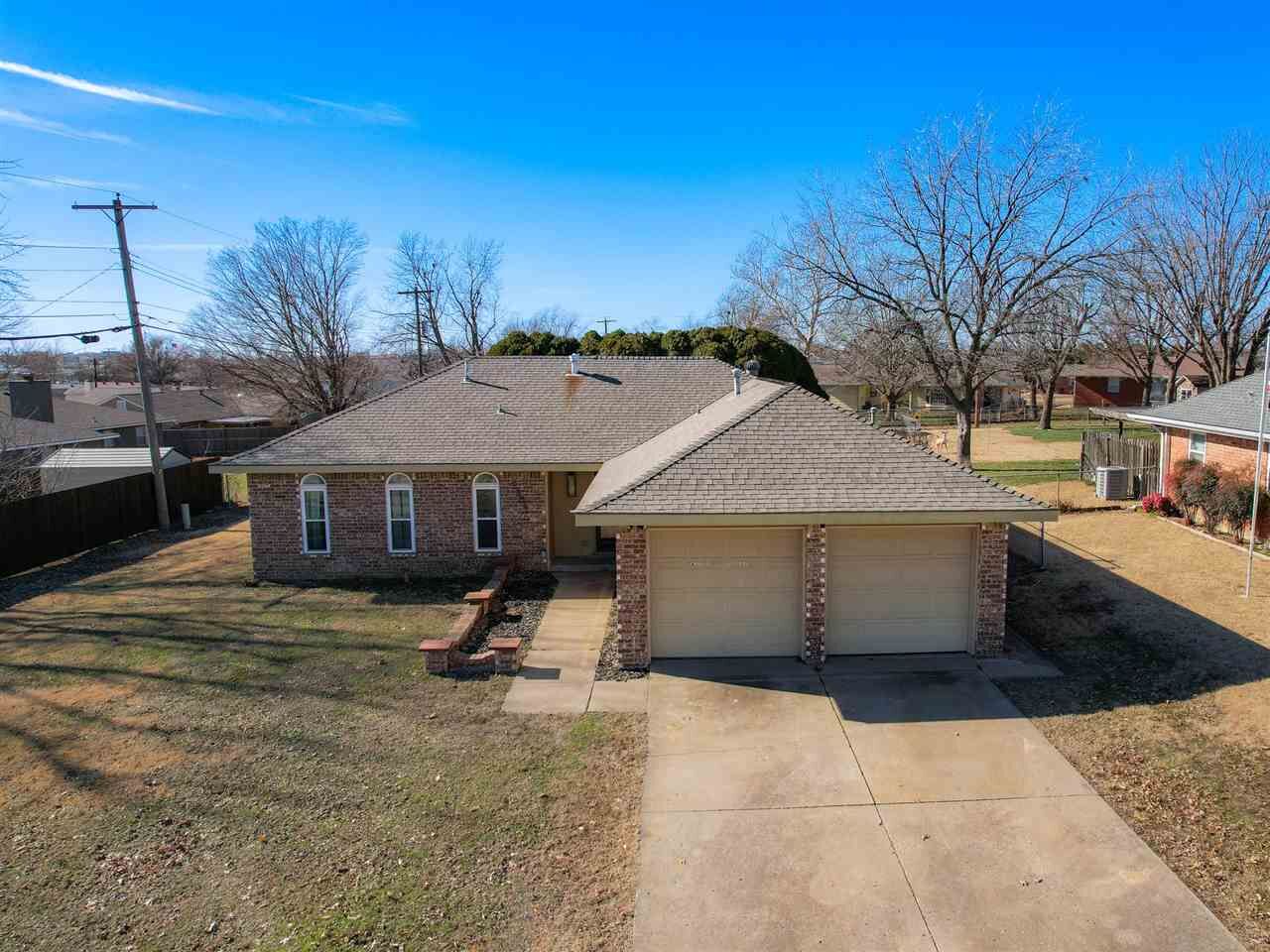 Property Photo:  2504 Meadow Lane  OK 74604 