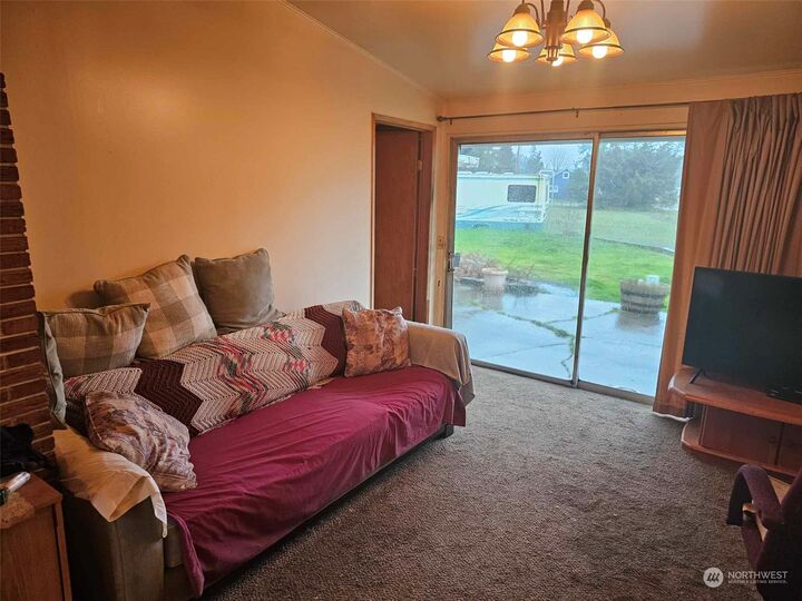 Property Photo: 609 W Pacific Avenue WA 98595