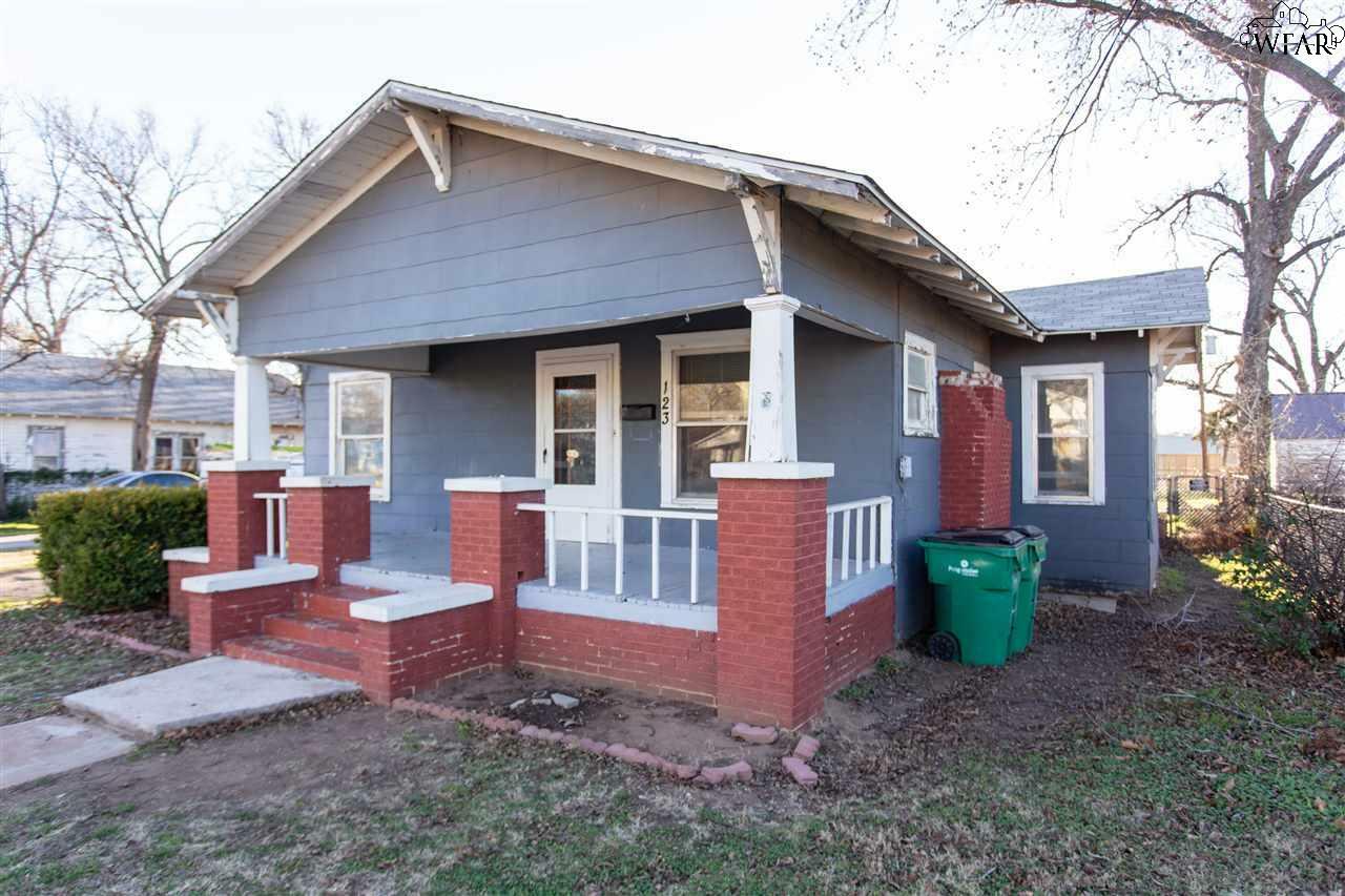 Property Photo:  123 &Amp 121 N Avenue C  TX 76354 