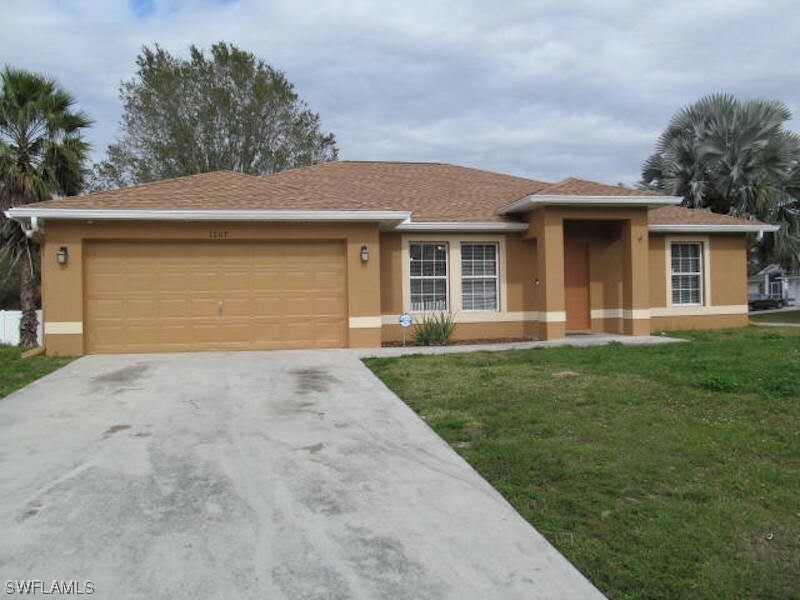 Property Photo:  1207 E 7th Street  FL 33972 