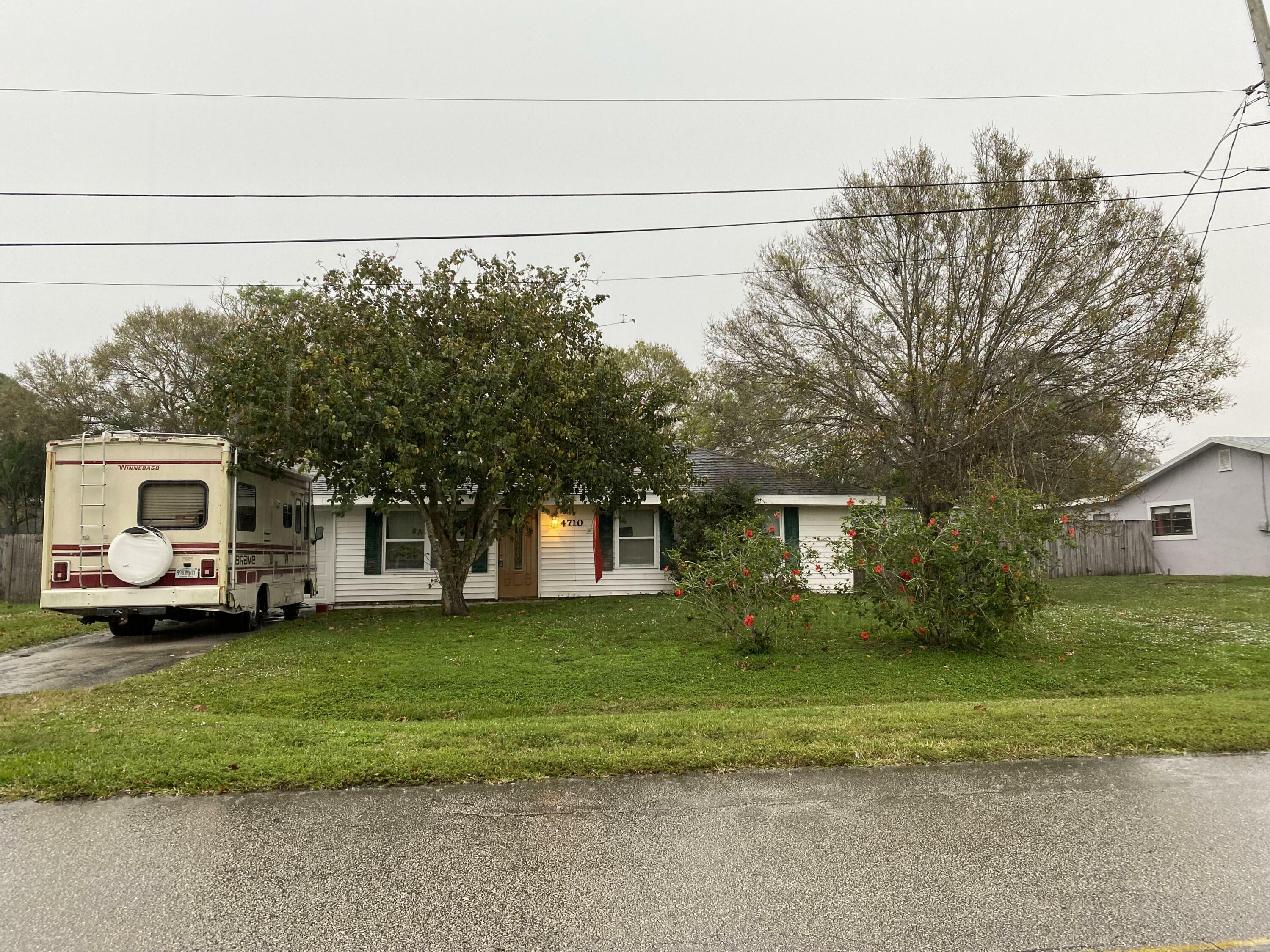 Property Photo:  4710 Seagrape Drive  FL 34982 